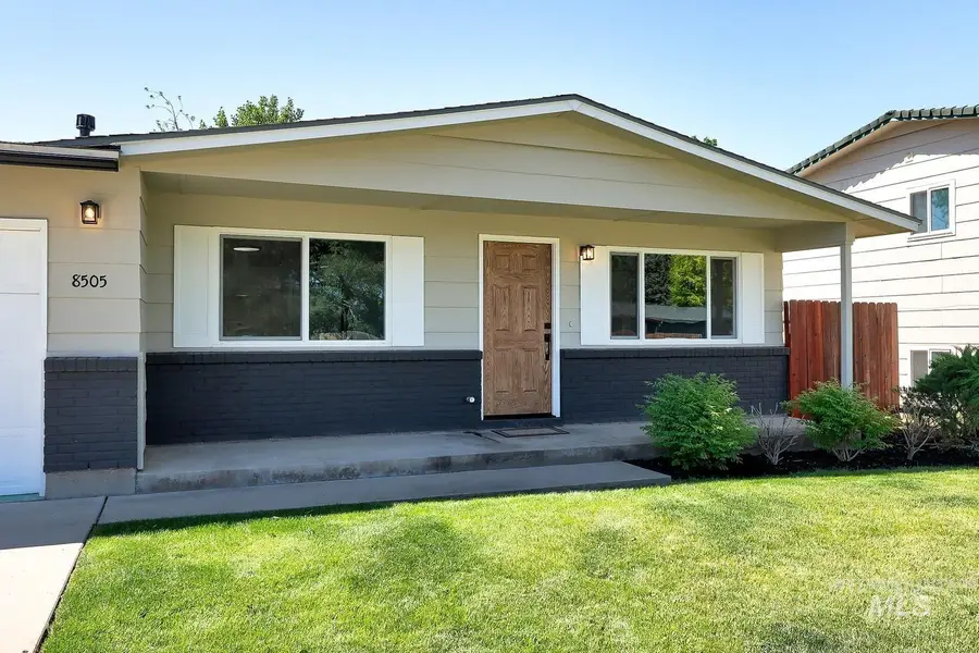 8505 W Canterbury Dr, Boise, ID 83704 - #3