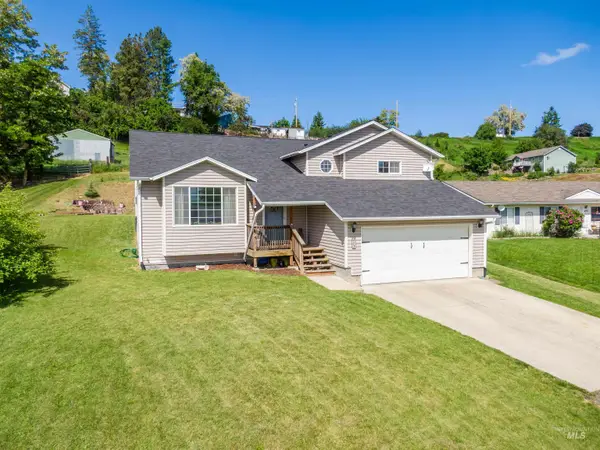 483 E Valleyview Avenue, Genesee, ID 83832