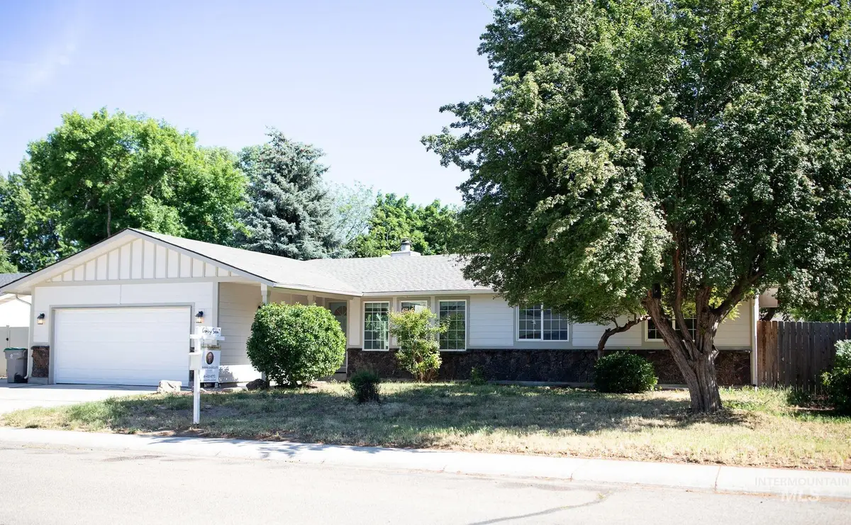 10423 W Barnsdale Dr, Boise, ID 83704 - #1