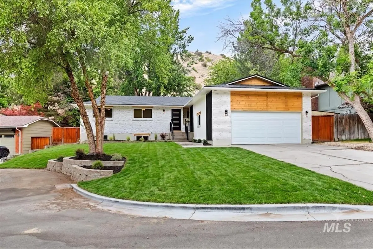 5927 N Collister Dr, Boise, ID 83703 - #1