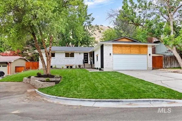 5927 N Collister Dr, Boise, ID 83703
