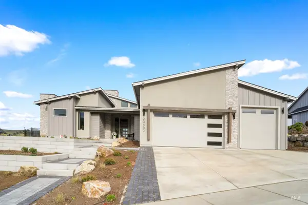 20465 N Swire Green Way #818, Eagle, ID 83714