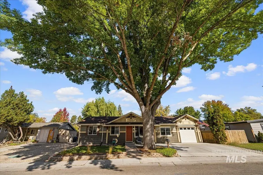 3900 W Pine Ave, Boise, ID 83703 - #2