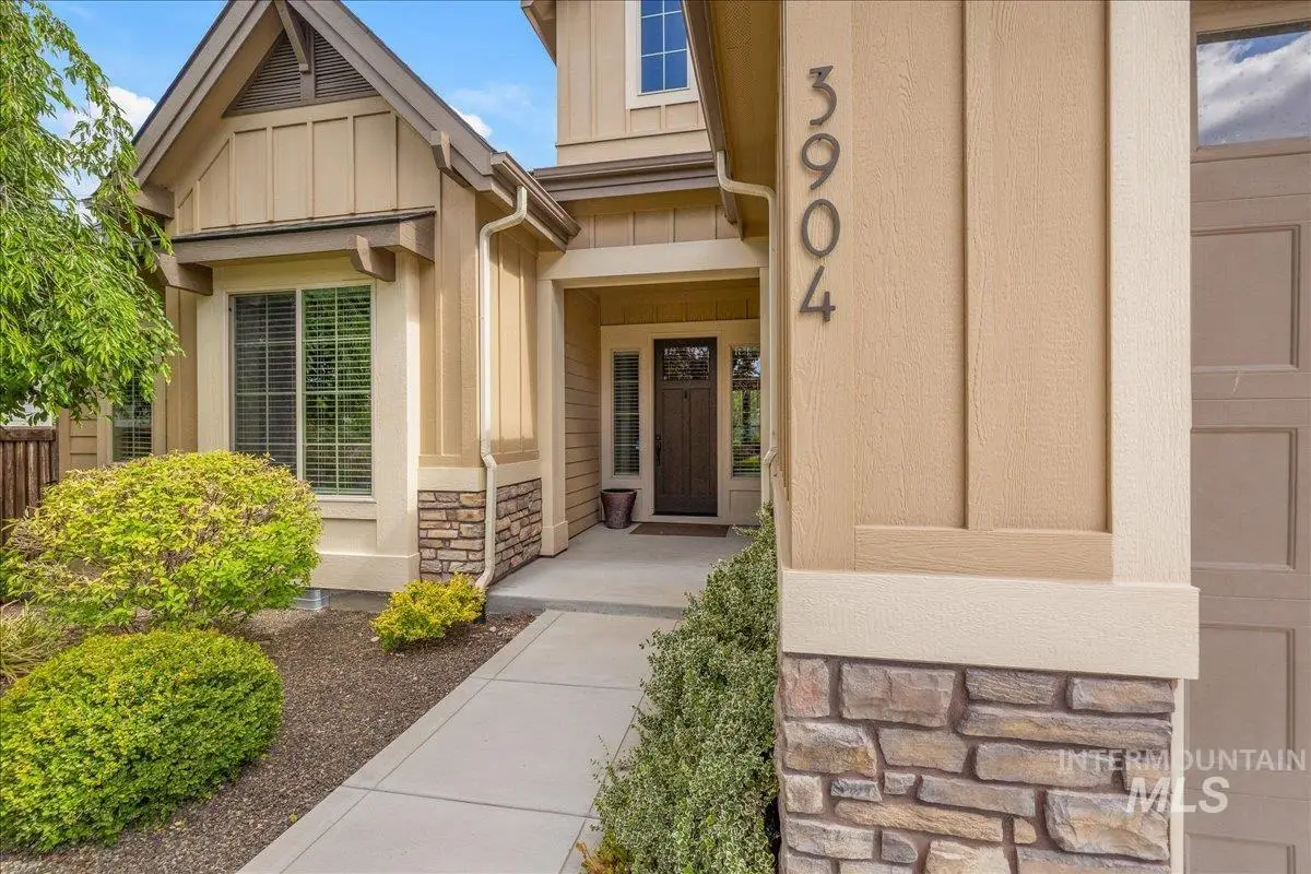 3904 W Farm View Dr, Boise, ID 83714 - #1