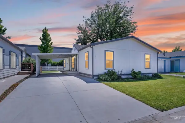 709 Liberty Ln, Emmett, ID 83617