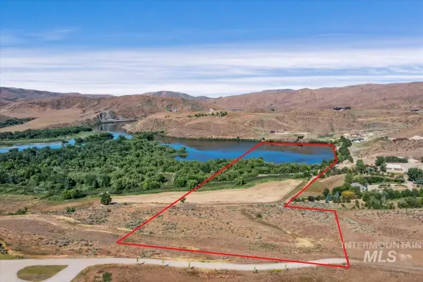 8765 Lagoon Ln, Emmett, ID 83617