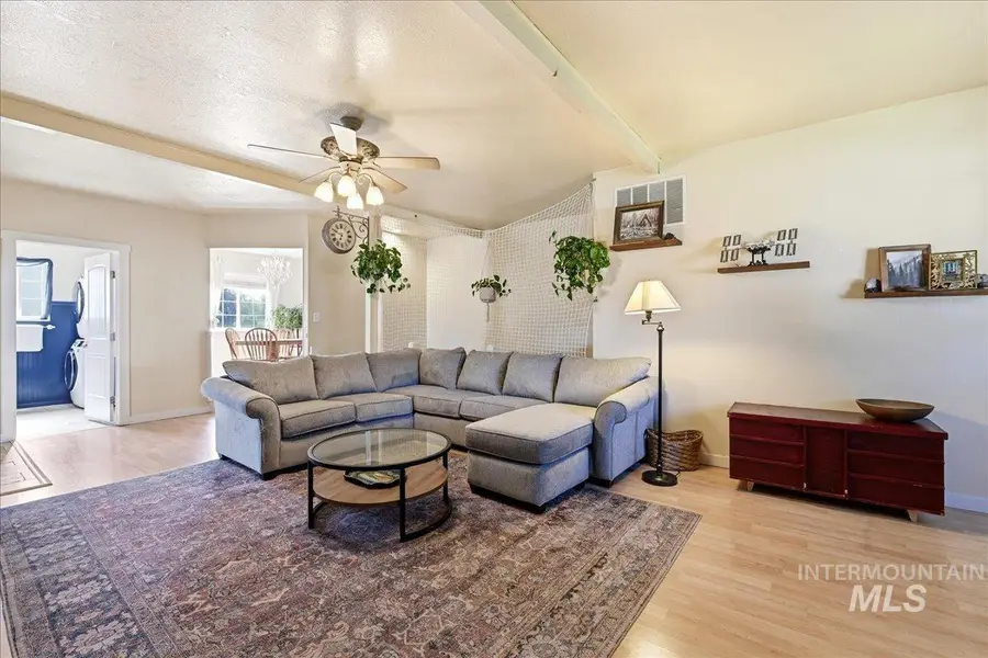 806 W Logan St, Caldwell, ID 83605 - #3