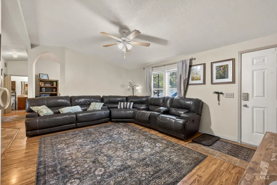 107 S Van Wyck Ave, Cascade, ID 83611 - #3
