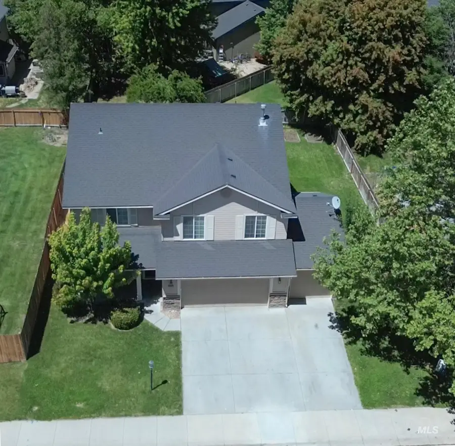 883 N Oxwich Ave, Meridian, ID 83642 - #3