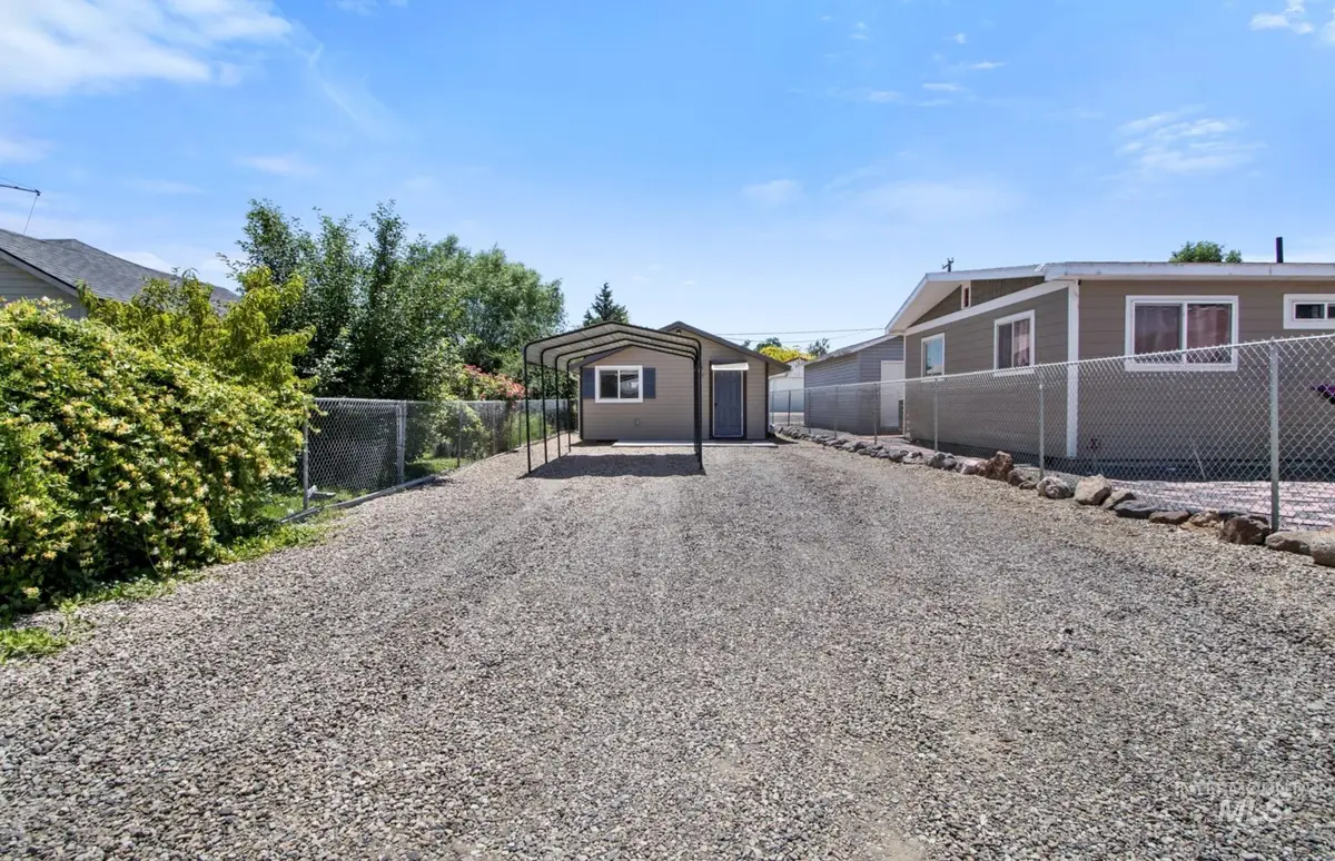 407 1st St N, Marsing, ID 83639 - #1