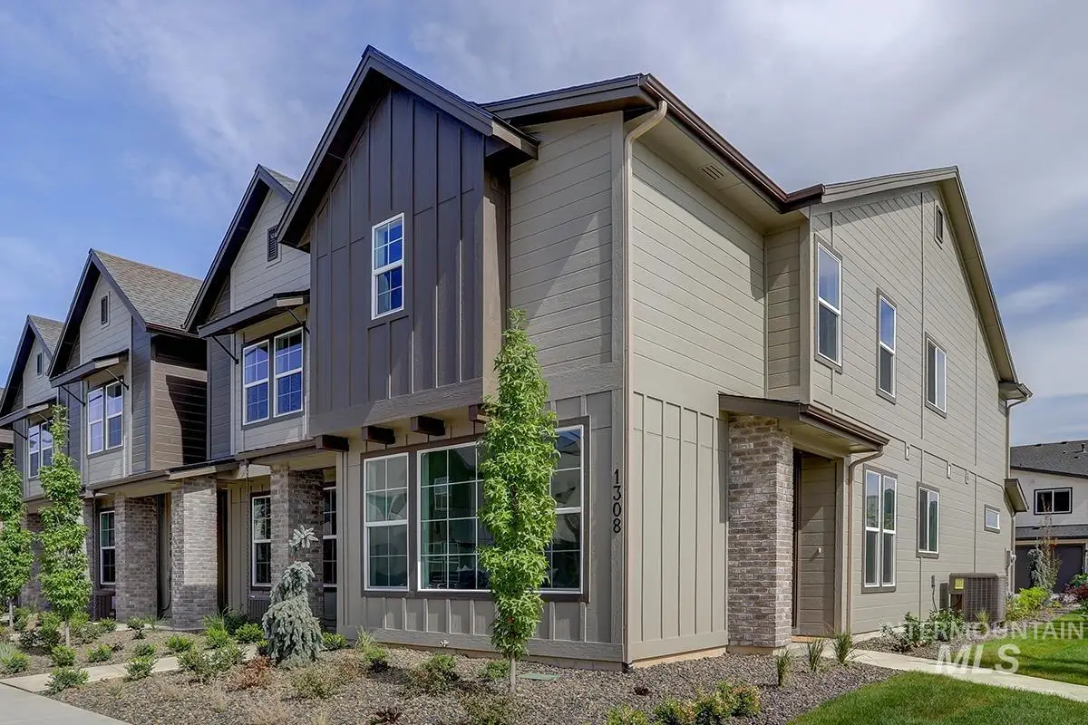 1374 N Meadowglen Ave, Meridian, ID 83642 - #1