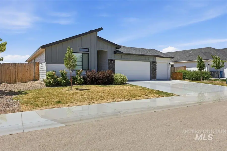1955 SW Cooper Ave, Mountain Home, ID 83647 - #3