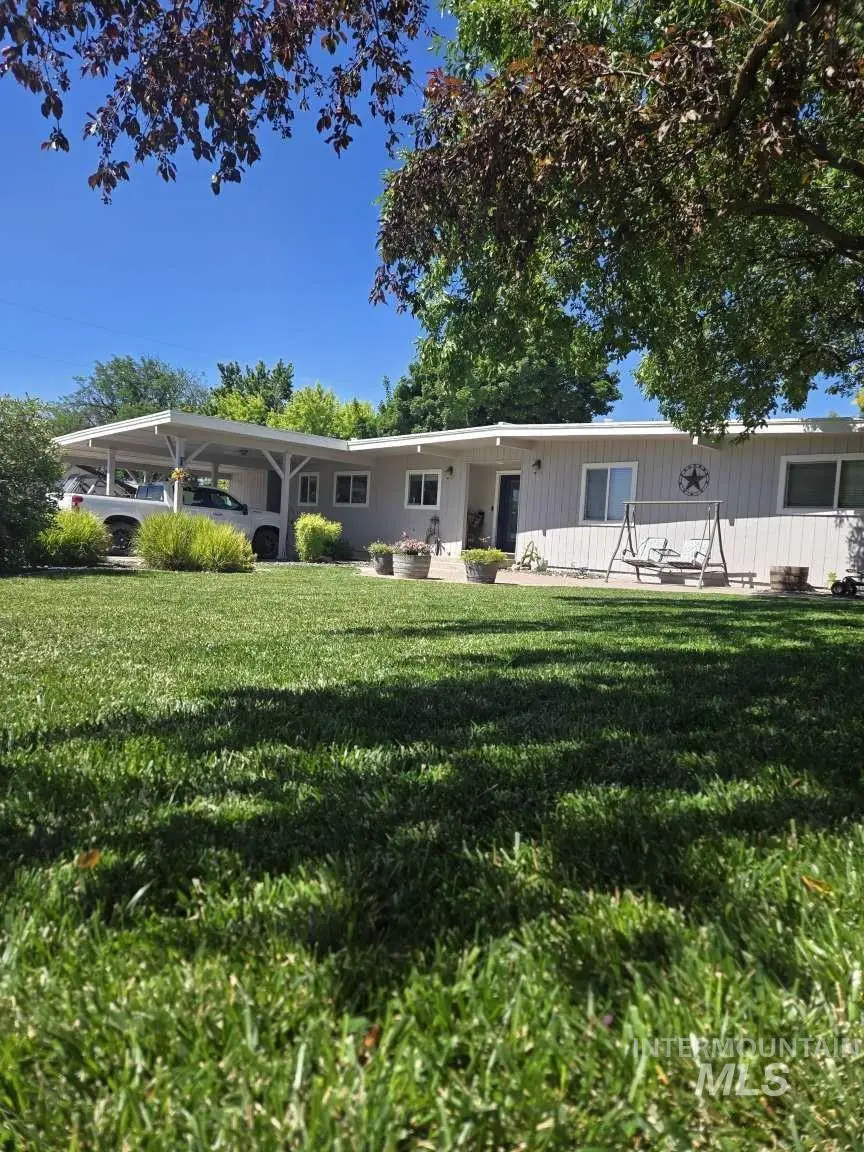 911 N 4th St, Parma, ID 83660 - #1