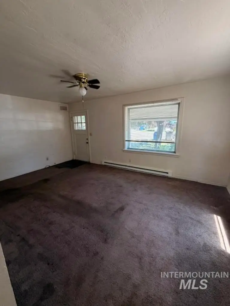 87 S Canyon St, Nampa, ID 83651 - #3