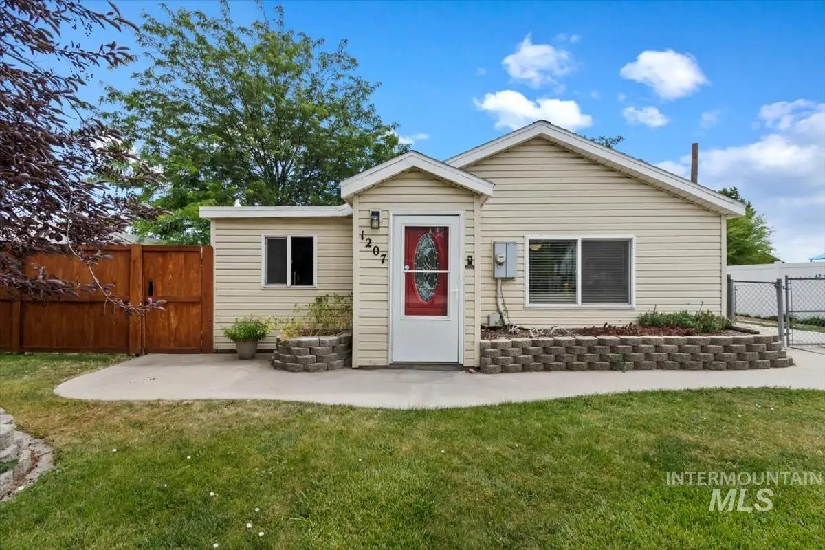 1207 W Willow Ave, Nampa, ID 83651 - #1