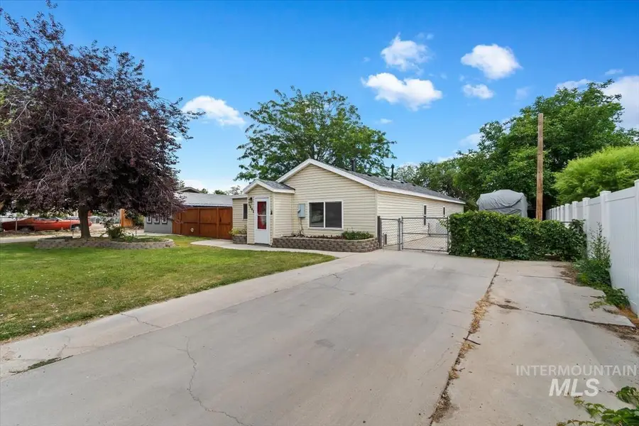 1207 W Willow Ave, Nampa, ID 83651 - #3