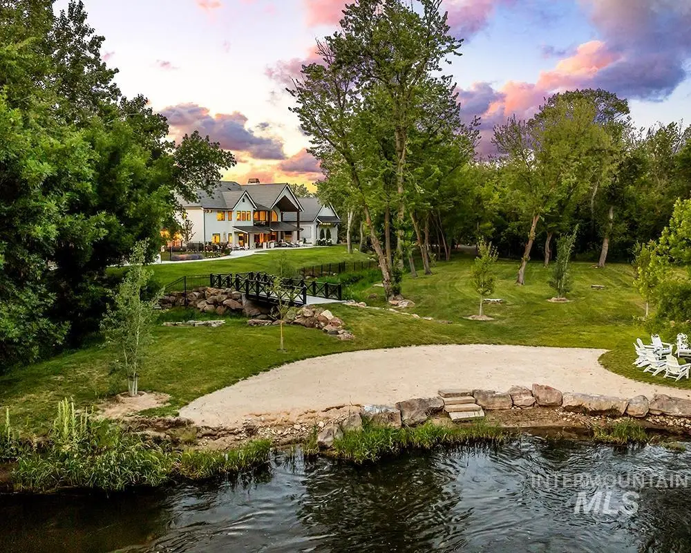 827 S Hidden Creek Ln, Eagle, ID 83616 - #1