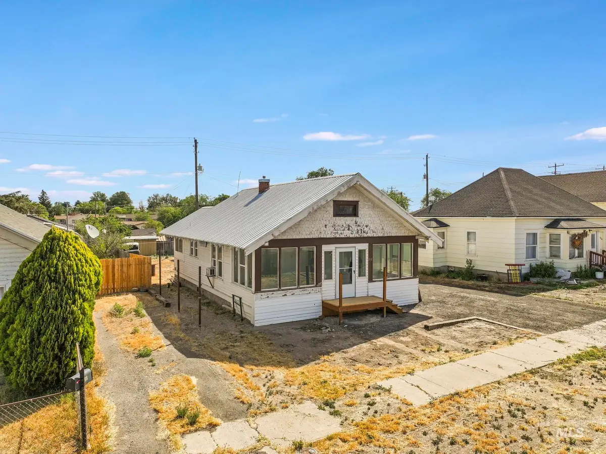 212 8th Ave S, Buhl, ID 83316 - #1