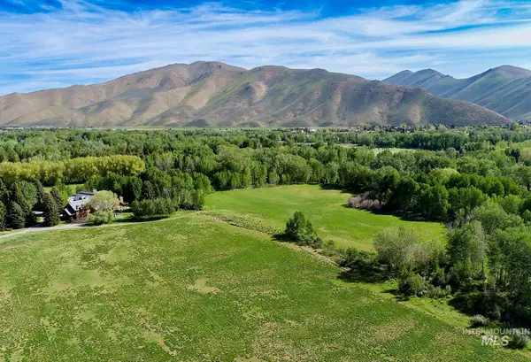 40 Fox Hollow Gulch Rd, Bellevue, ID 83313