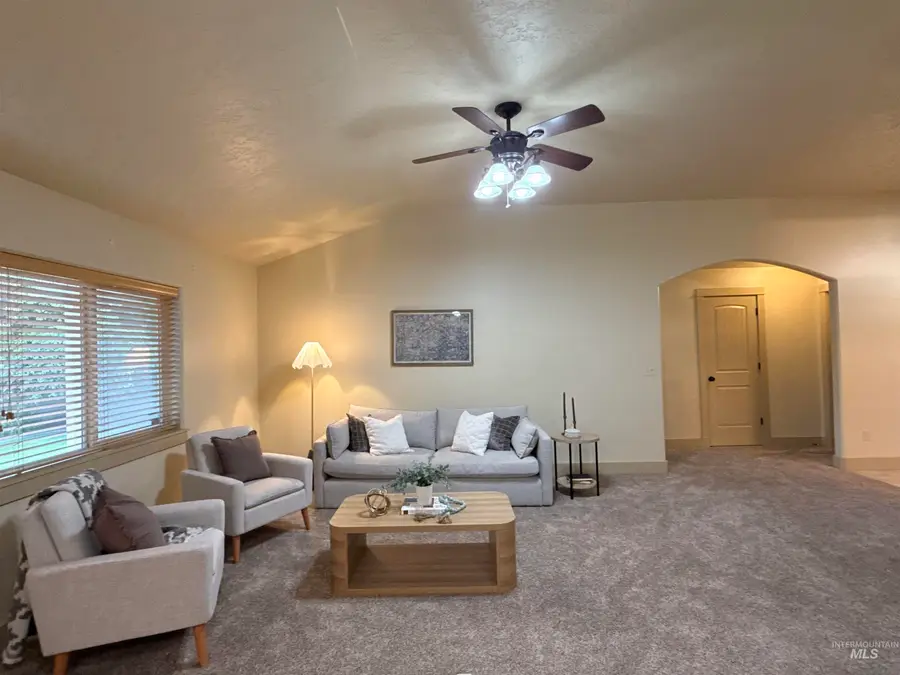 937 Oakwood Ave, Burley, ID 83318 - #3
