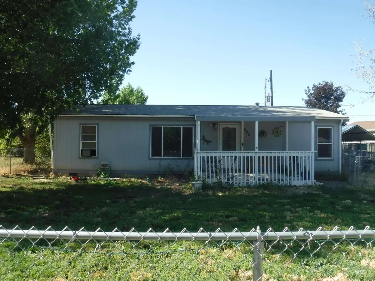 435 3rd Ave W, Wendell, ID 83355 - #1