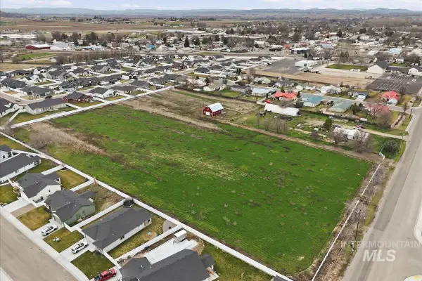 2015 E 1st, Fruitland, ID 83619
