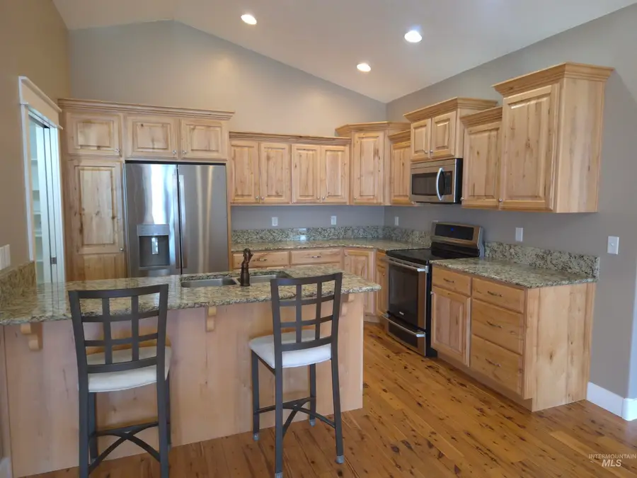 2103 Fort Hall Av, American Falls, ID 83211 - #3