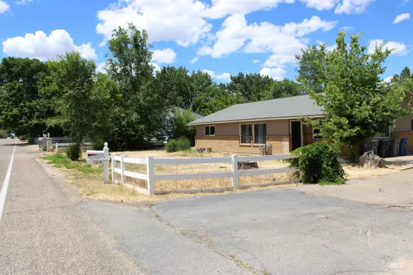 1112 Smith Ave, Nampa, ID 83651