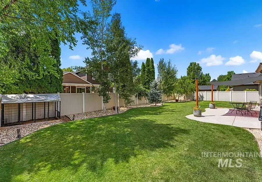 2127 W Wapoot Dr, Meridian, ID 83646 - #3