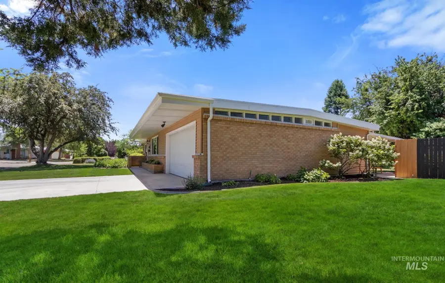 2713 S Laurelhurst Dr, Boise, ID 83705 - #2