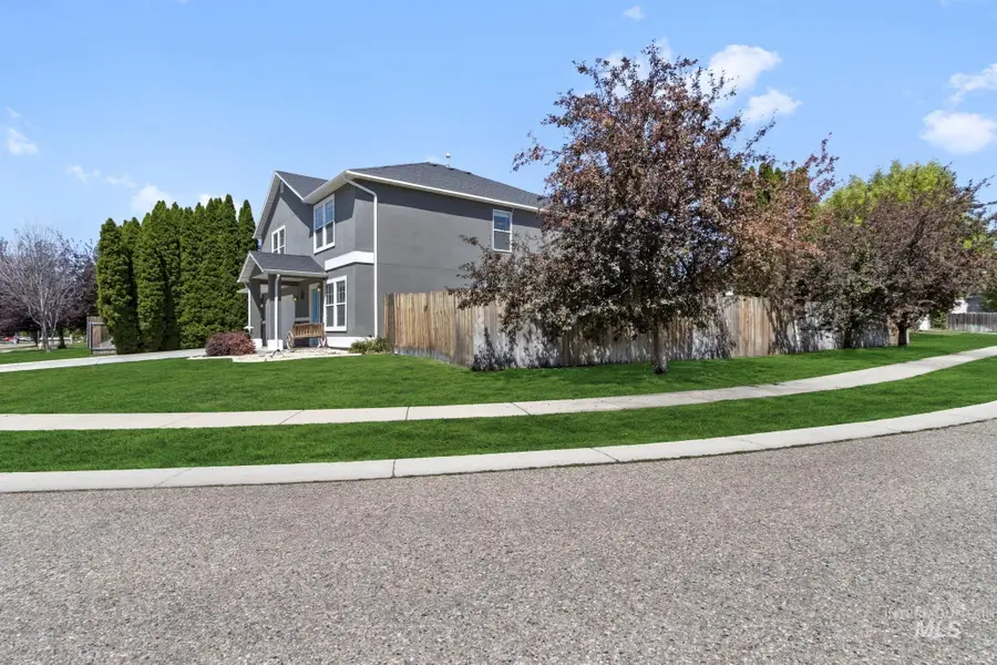 8056 E Mckenzre St, Nampa, ID 83687 - #2