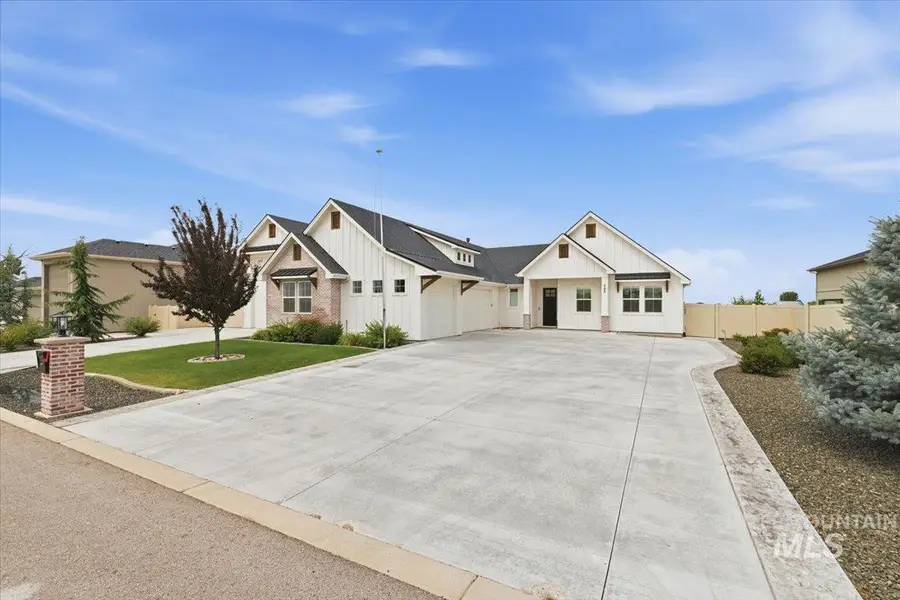 723 S Bristol Ln, Nampa, ID 83687 - #2