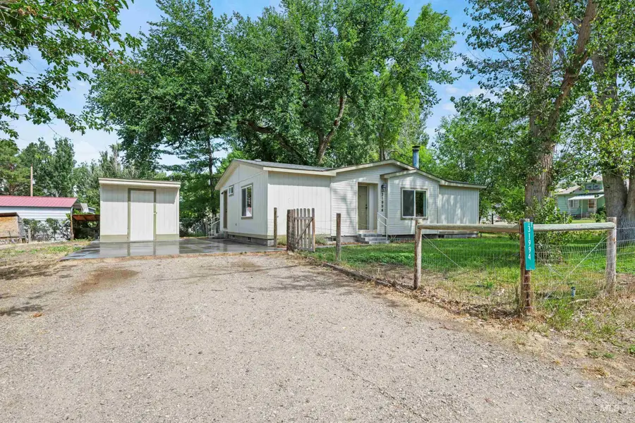31994 Hyde St, Bruneau, ID 83604 - #2