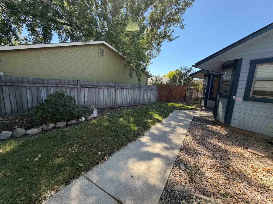 7086 W Belhaven Dr, Boise, ID 83714 - #2