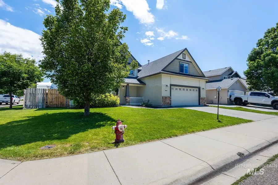 890 N Oxwich Ave, Meridian, ID 83642 - #3