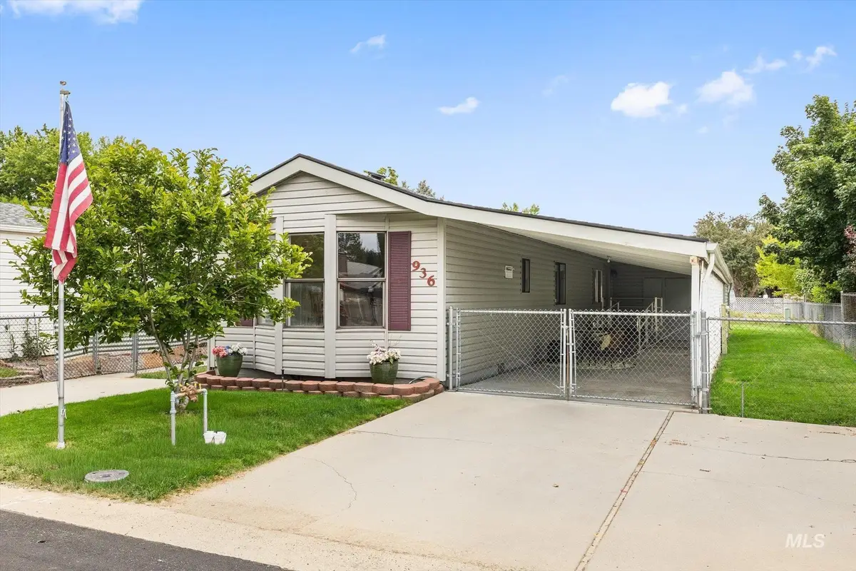 936 N Dove Ln, Boise, ID 83704 - #1