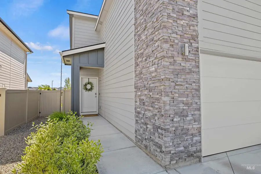 288 S Calf Creek Ave, Meridian, ID 83642 - #3