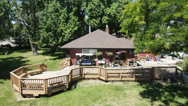400 W Beacon Light Rd, Eagle, ID 83616