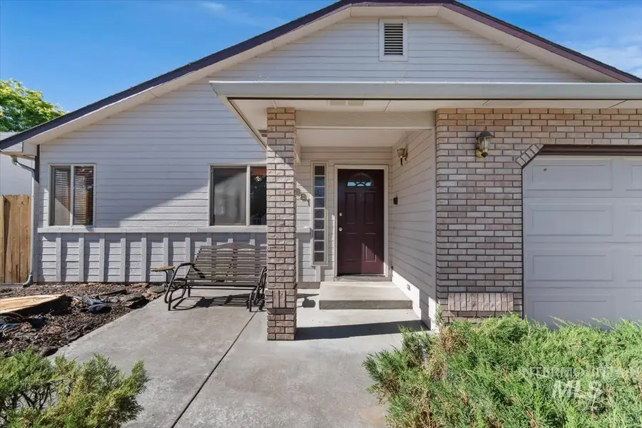 1681 E Laurelwood, Eagle, ID 83616 - #2