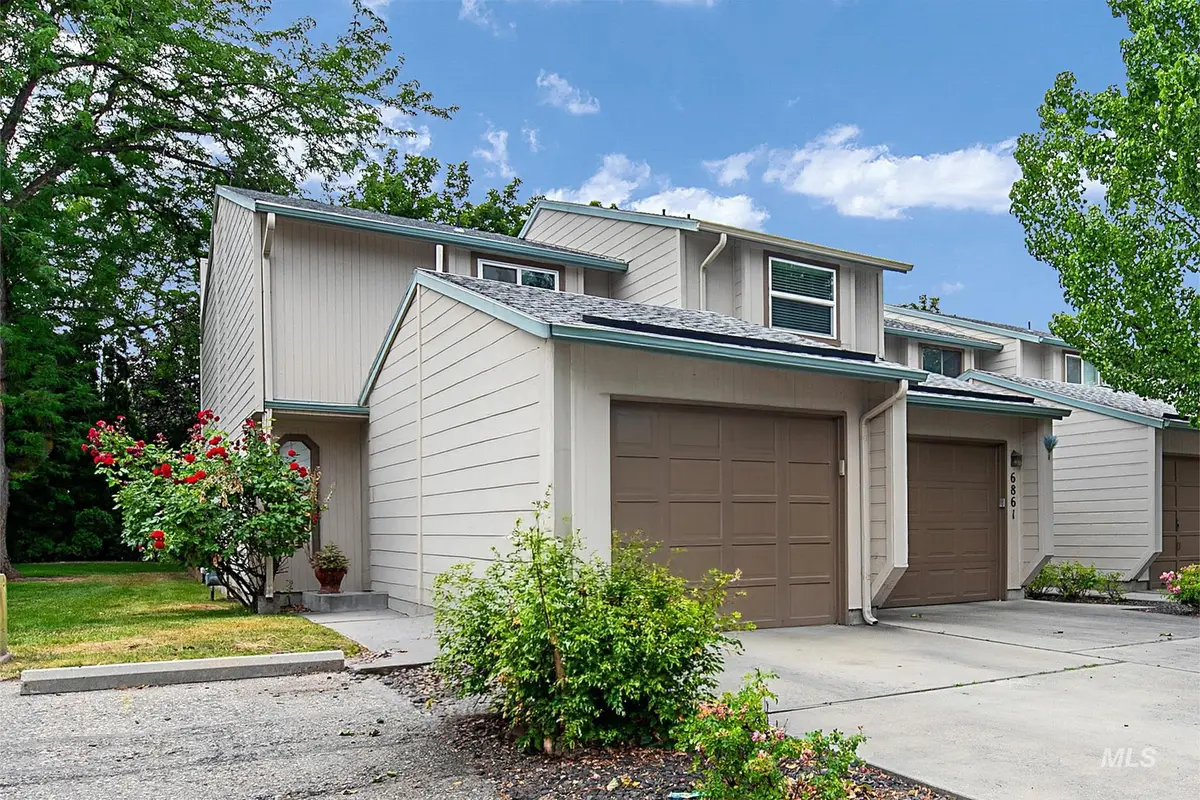 6855 W Irving Ln, Boise, ID 83704 - #1