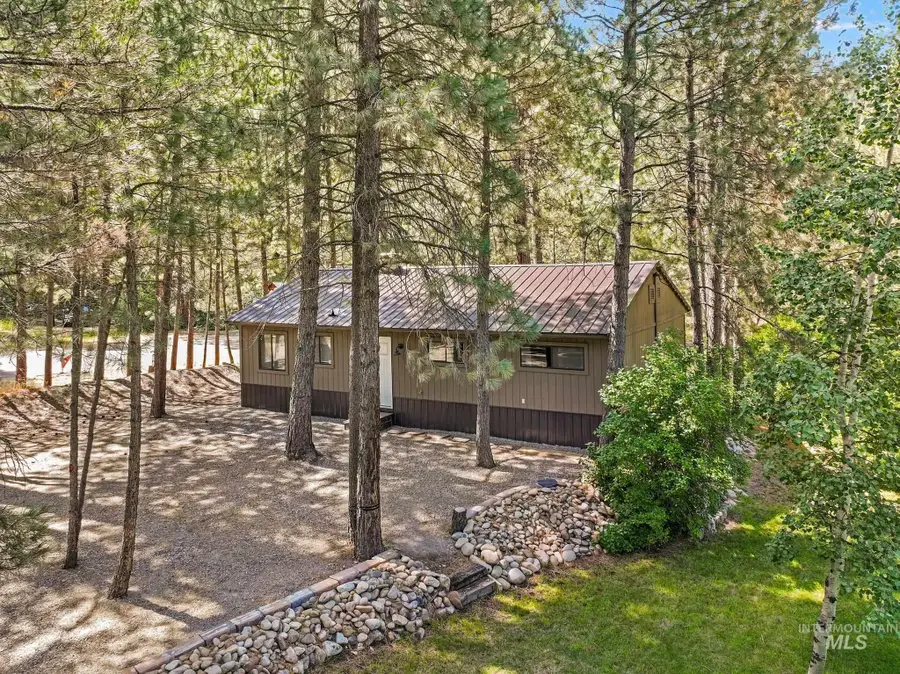2071 N Pine Featherville Rd, Pine, ID 83647 - #2