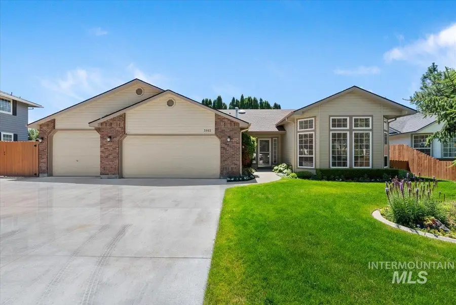 3983 W Blue Creek Dr, Meridian, ID 83642 - #2