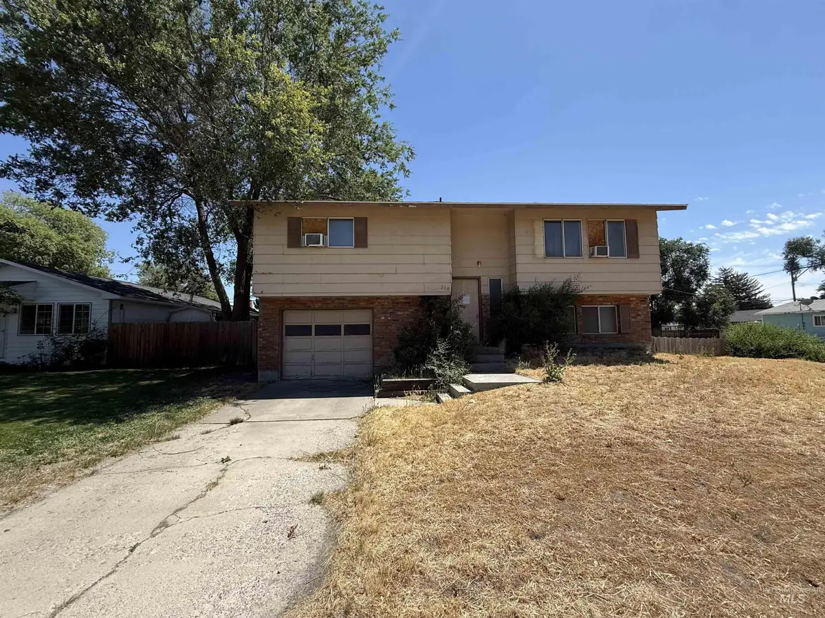 390 S 10th E, Mountain Home, ID 83647 - #1