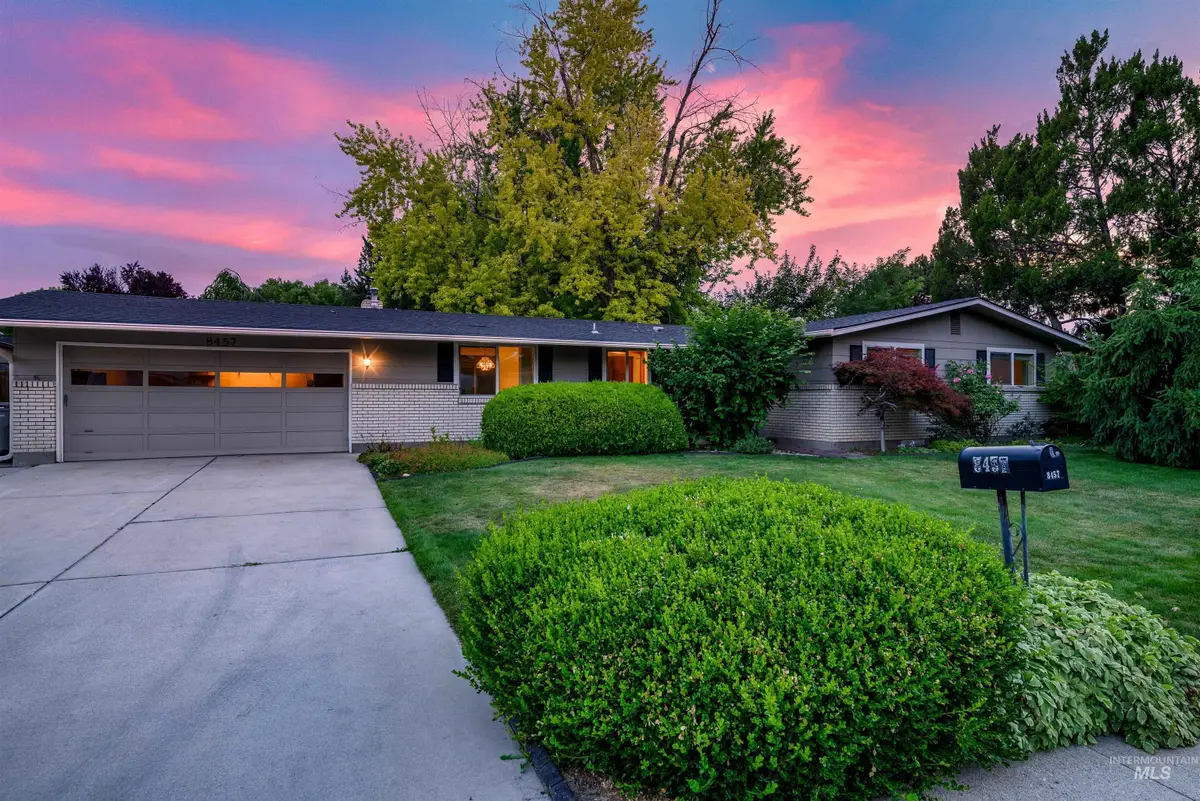 8457 W Pembrook Dr, Boise, ID 83704 - #1