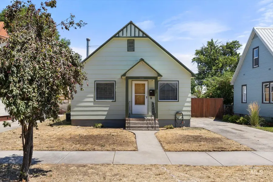 918 W 3rd St, Weiser, ID 83672 - #2