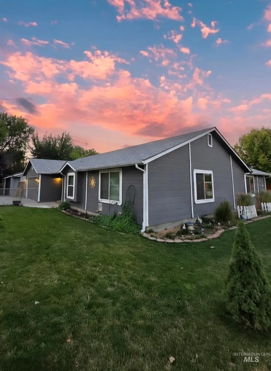 123 S Campbell Ave, Middleton, ID 83644 - #3