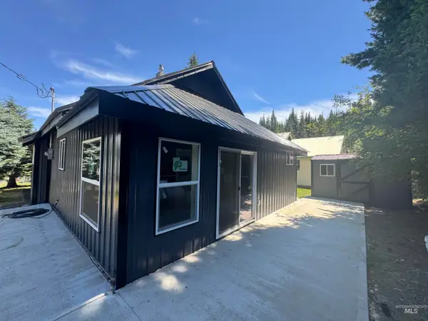 402 S 3rd St, Elk River, ID 83827