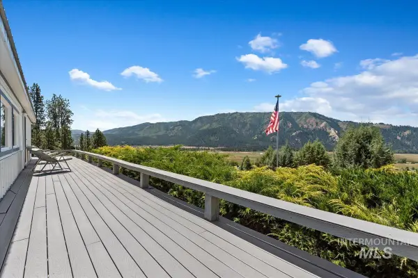 23 Woodland Dr, Garden Valley, ID 83622