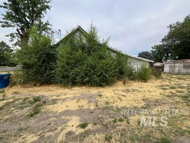 327 S 9th Street, Payette, ID 83661 - #2
