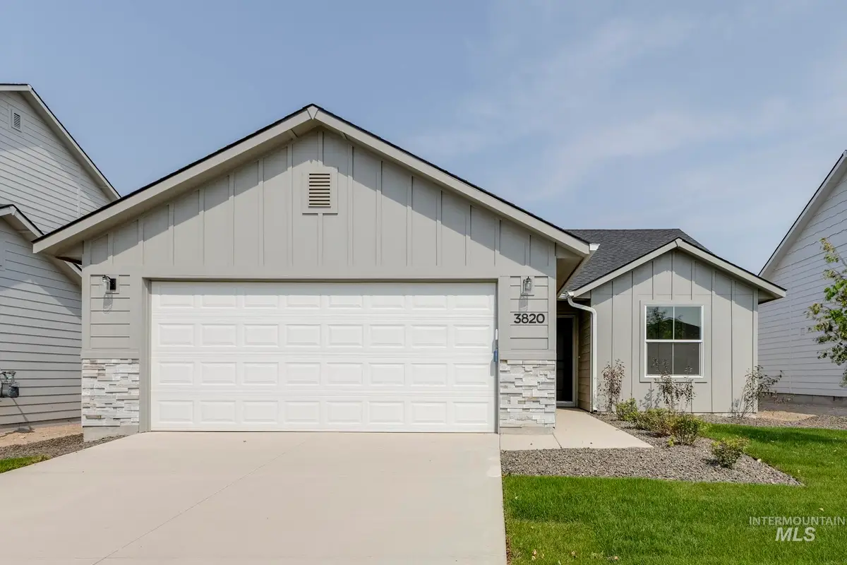 940 SW Jayhawk St, Mountain Home, ID 83647 - #1